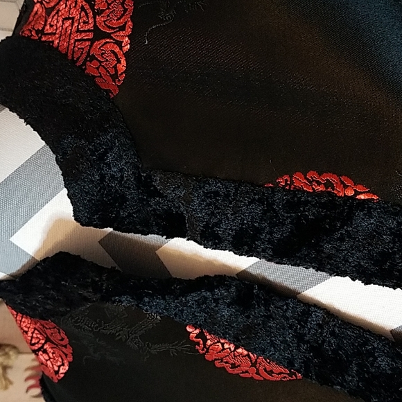 Jing Xia Vest - Picture 2 of 13